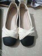 【打胶】又拿到小姑娘的小骚鞋子继续打胶给她1