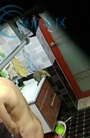 苗条女邻居脱光光洗澡被拍下后半段