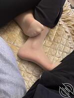 骚妈的丝袜脚，受不了了，这样勾引儿子，骚荡妇，来个爹操死她1