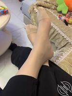 骚妈的丝袜脚，受不了了，这样勾引儿子，骚荡妇，来个爹操死她2