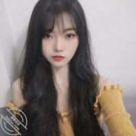 公司小骚货美女，99的，正是好玩的时候，可惜只能偷偷看看骚逼长什么样，草