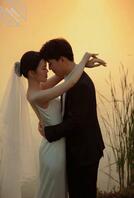 嫂子的结婚照分享给大家，大佬来帮我分析局面呗