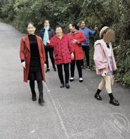 母狗颖颖色的骚货妈妈，希望哥哥们排队给我妈狠狠的输精，实在是太骚了1