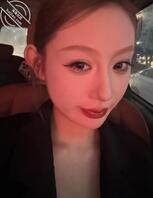 【王娜】03年的新婚人妻 如果我脱光躺在床上 会不会有男人排队操我呢0