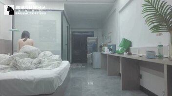 [黑猫原创]新作品白嫩母狗被深喉 后入打桩 全裸拿外卖