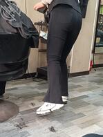 偷拍理发店老板娘大屁股，好像按着屁股后入猛操
