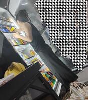 超市偶遇，身材好，臀翘，三角内内，