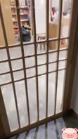 第一视角和卡洛丽装女友在网吧做爱。最后被内射了