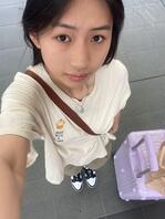 绿帽曝光女友生活照，求大家评价羞辱，评论过5公开裸照0