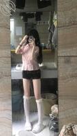 （女大被偷拍）出去吃东西好像被偷拍了，日常发骚求操。1
