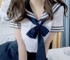 想出一起这样服装的视频0