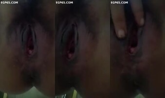 骚逼厕所自拍
