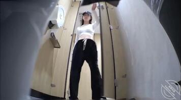 终于偷拍到女神尿尿了，怎么能有这么嫩的逼啊，怎么才能插到？0