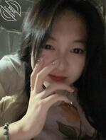 哎，国庆好无聊啊，只能在家里避着妈妈扣小骚逼了，求评论羞辱让小母狗流水2