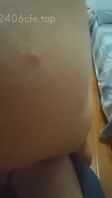（30）坐椅子上玩电脑，把妈妈叫过来坐我弟弟上一起看电脑