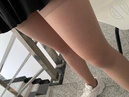 刚成年的女儿很喜欢穿丝袜1