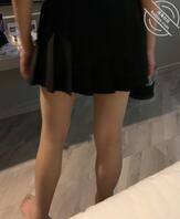 刚成年的女儿很喜欢穿丝袜