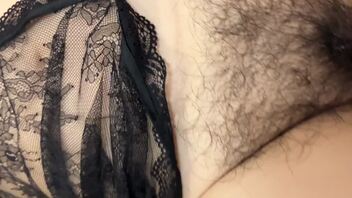 跳蛋塞进老妈逼里再操她2