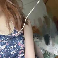 国庆期间表妹来玩，被偷偷我下迷药弄了，没想到年龄不大小逼被干的不少。0