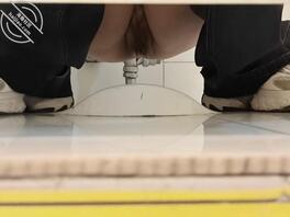 厕拍小胖妞 阴唇微张0