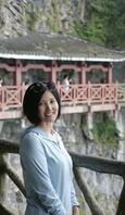 和我妈出来旅游，晚上想干她