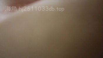 边操边录骚妈小穴，被骚妈阻拦。骗骚妈不会给别人看