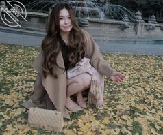 漂亮美女原来也会自慰，发现室友在厕所里自慰了