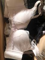 趁小姨出去翻她的内衣裤0