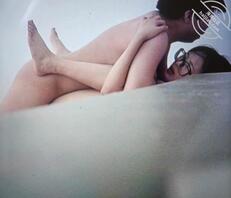 看看是不是同一个人，网上看到的图片，这婊子好像出轨了2