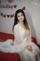 臭母狗真想草死你，看见你这一骚样子我就把持不住了，海友们觉得这母狗怎么样