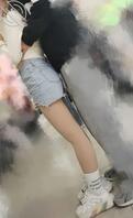 跟拍爱穿裤袜的骚货女大学生张娜