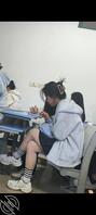 偷拍肉腿光腿神器女同学