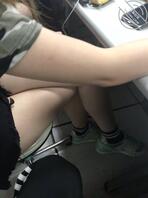 【偷拍】在上课时偷拍女大学生，超短裤和大白腿看得我很硬2