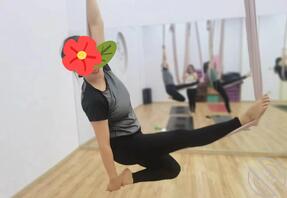 我的骚姐姐，兄弟们看看，怎么下手，真想舔她的肉穴，中出制裁2