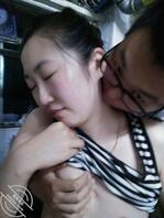 在婷婷家掏出鸡吧干她，她好开心1