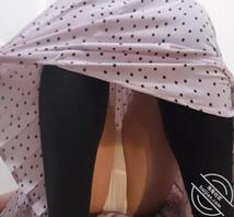 国际大学女学生等课时坐姿不雅不小心裙底走光 Part 20