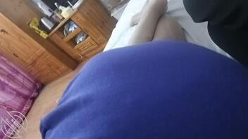 真实操妈计划2，跟老妈挤在一张床上1