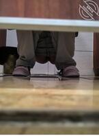 原创厕拍，年龄不超过18岁的学生妹！1