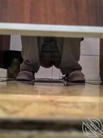 原创厕拍，年龄不超过18岁的学生妹！2