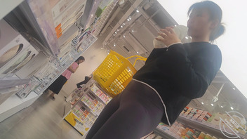 真实偷拍紧身瑜伽裤1.3