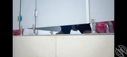 厕拍女大放心食用0