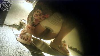 偷拍纹身大姐大上厕所（原创）1