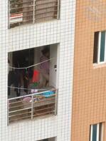 工厂骚妇，不穿内裤被偷拍，有没有想要上的0