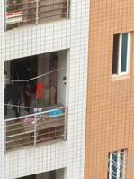 工厂骚妇，不穿内裤被偷拍，有没有想要上的2