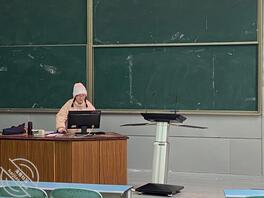 上完课想起可爱的老师，撸撸撸0