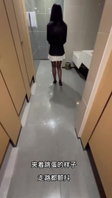 人妻小少妇夹着跳弹去上网厕所里面直接开操