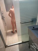 过年偷拍小姨子洗澡