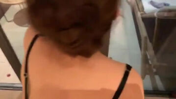 苗条小姐姐被操得想尿尿 还说想3p