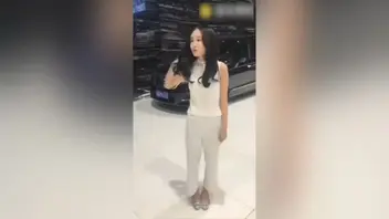 北京车展被富二代塞跳蛋大胆调教视频外泄！她粉嫩小穴里塞着粉色跳蛋，富二代手机一按启动键，嗡嗡声直冲脑门0