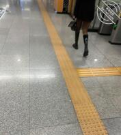 分享-抄底黑丝御姐不知道是不是